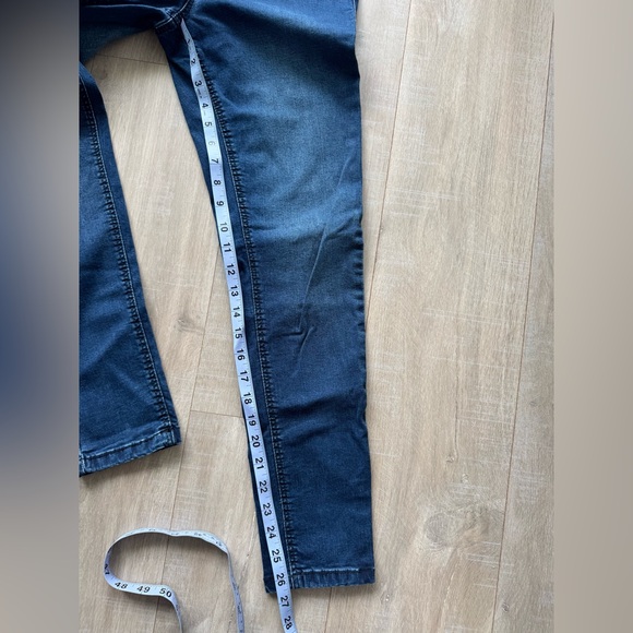 Skinny  and stretchy dark denim jeans. - Picture 7 of 7